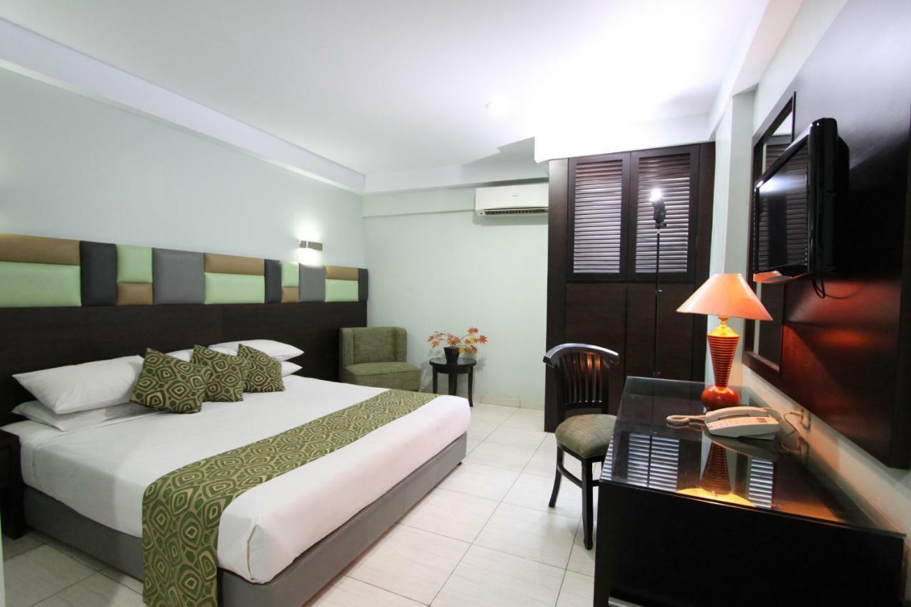 Hotel Alma Jakarta Exteriör bild